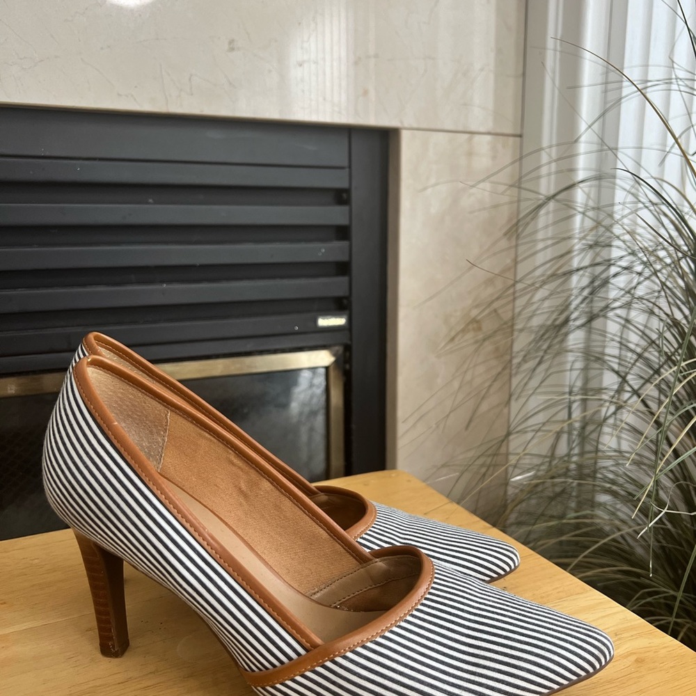 Pumps - Picture 7 of 7